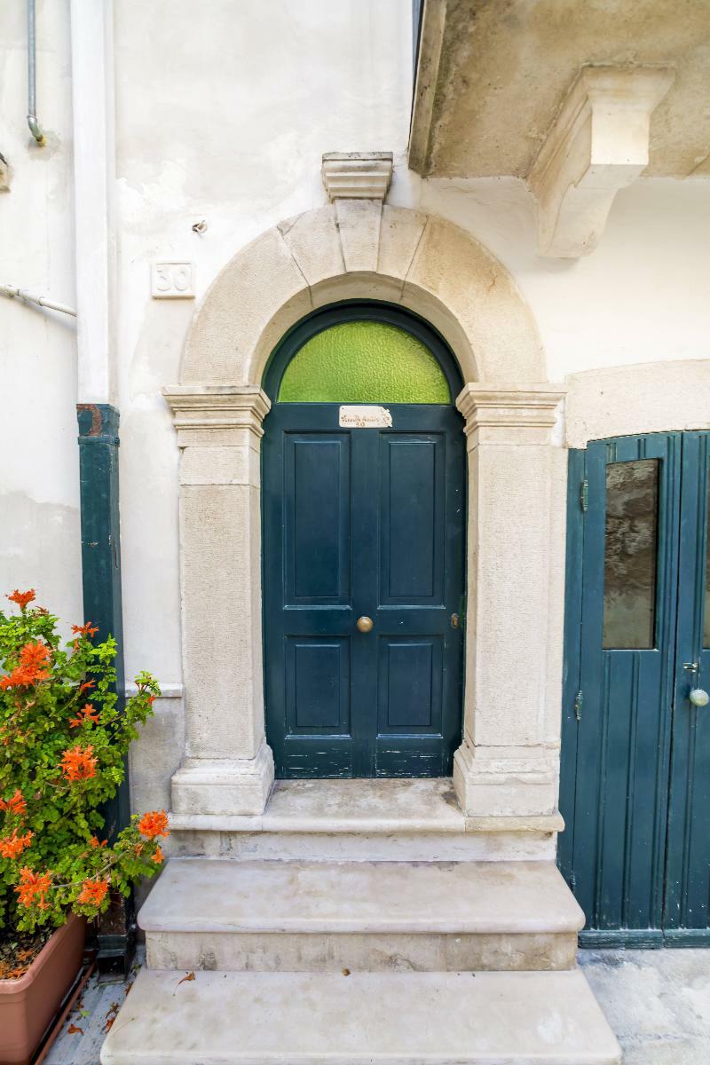 Vico De Amicis 30 Hotel Monopoli Exterior foto